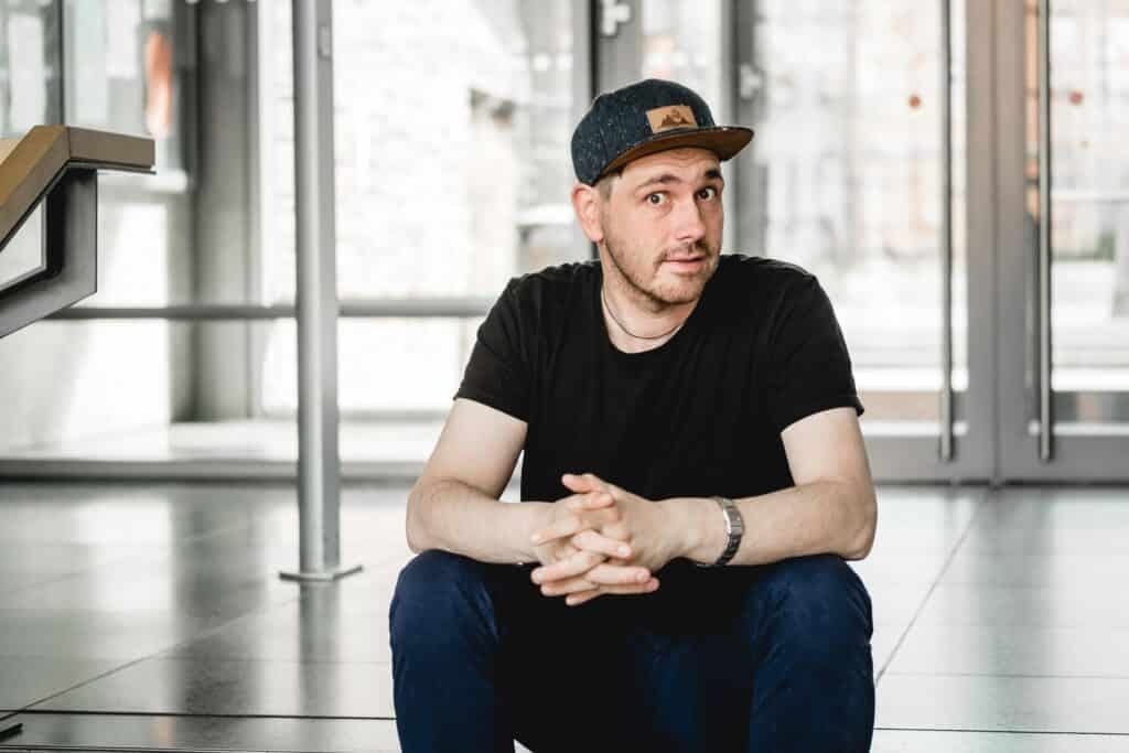 Trauredner aus Postdam im Freizeitlock und Cappy.