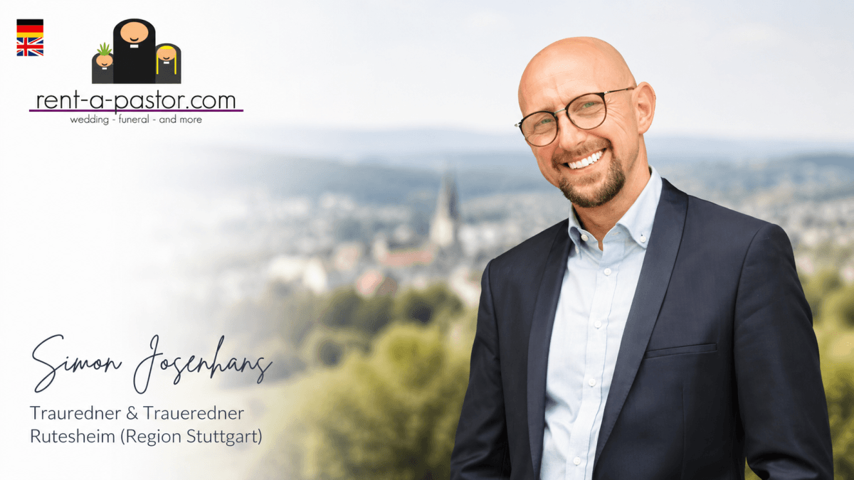 Trauredner Simon Josenhans in modernem dunkelblauen Anzug vor Kulisse der Region Stuttgart. Freie Trauungen und persönliche Zeremonien in Rutesheim und Baden-Württemberg.