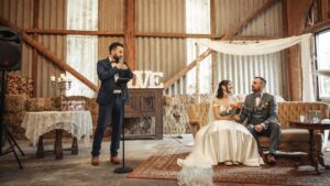 Samuel Diekmann als Trauredner bei einer freien Trauung: ausgezeichnet mit dem Rent-a-Pastor Excellence Award 2025. Deutschlands beste Trauredner im Überblick.