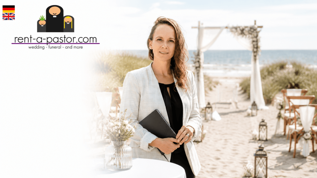 Traurednerin Doreen Elise Bräun bei einer freien Strandtrauung in Kühlungsborn mit Traubogen am Meer