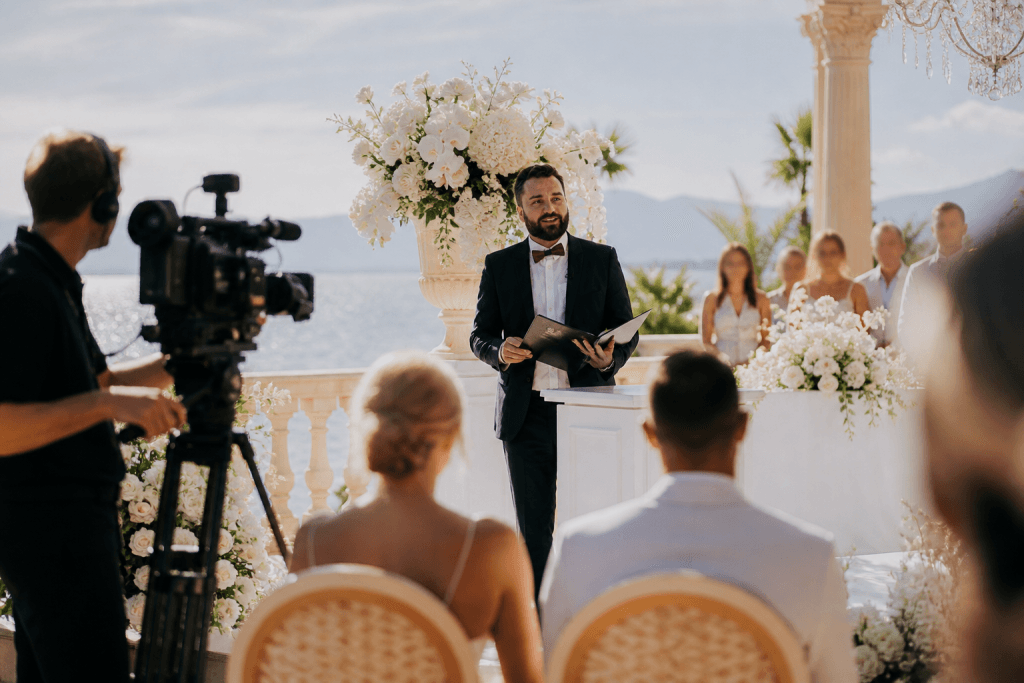VIP Hochzeit mit Trauredner Samuel Diekmann bei exklusiver Trauung mit TV-Team im Hintergrund
