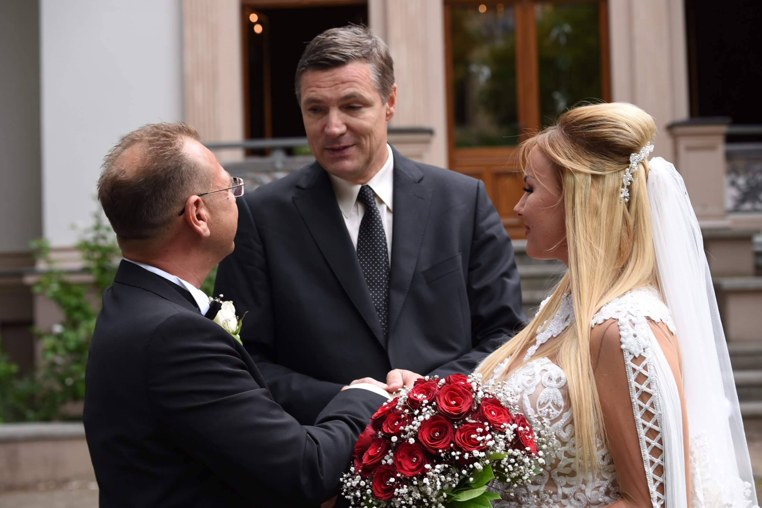 Hochzeit vor dem Standesamt Berlin Lichtenberg – Freie Trauung mit Martin Dreyer in Berlin