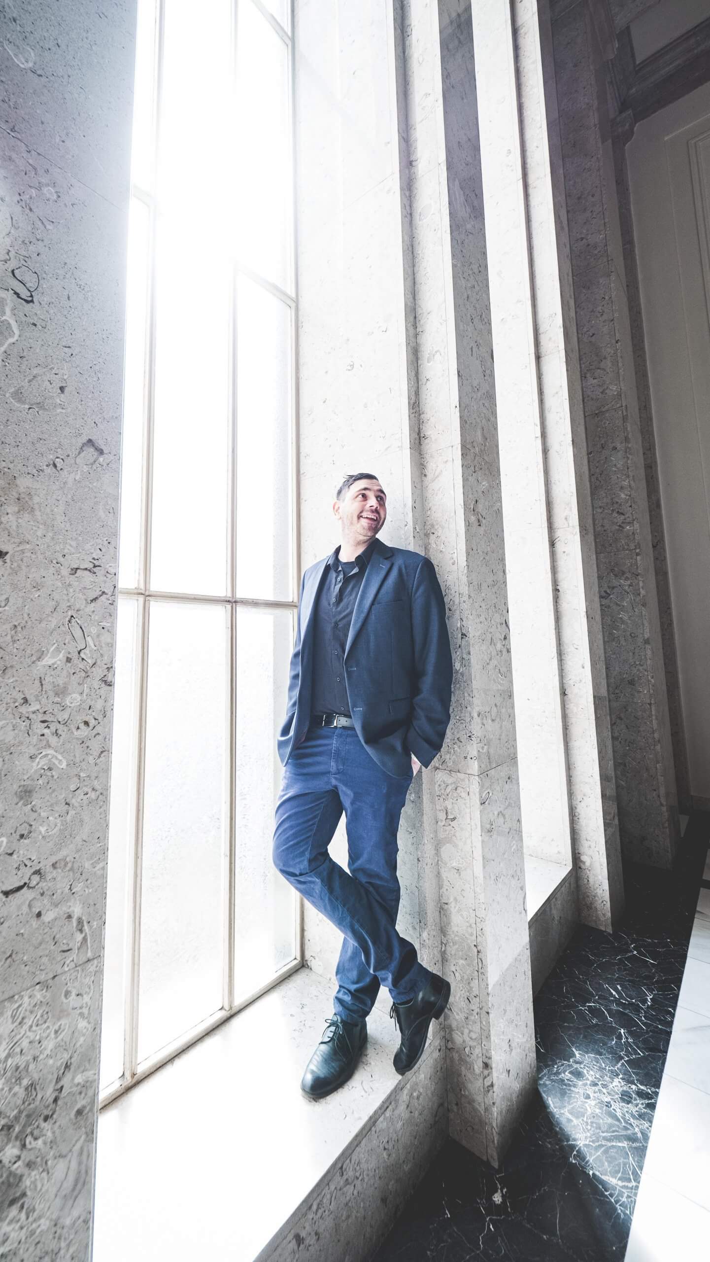 Profil in Kirche – Freie Trauung mit Tobias Schröder in Potsdam